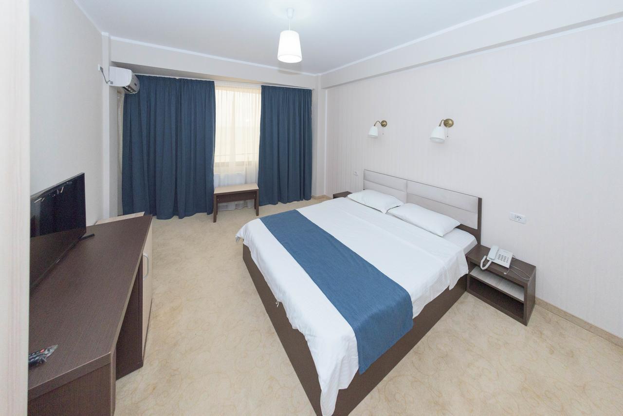 Hotel Promenada Mamaia Buitenkant foto