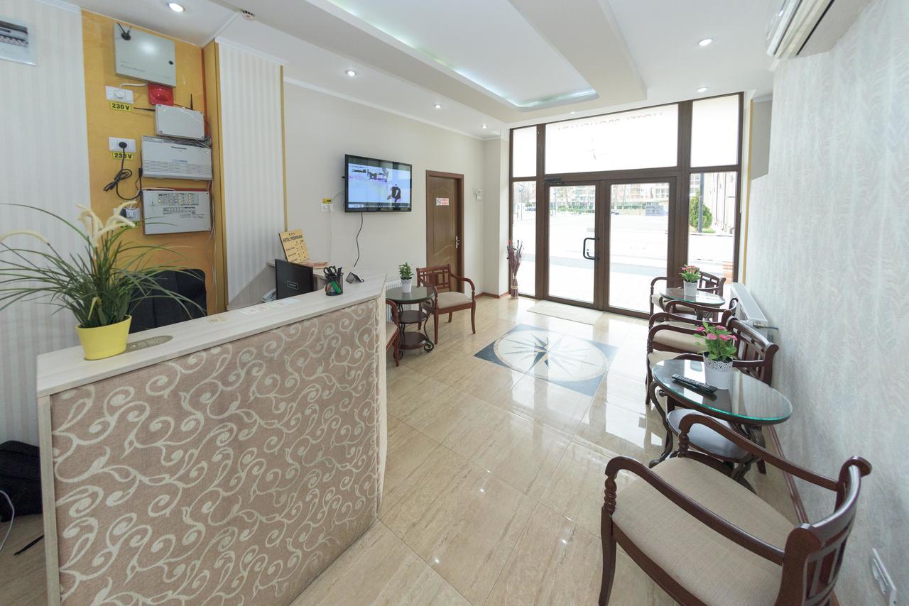Hotel Promenada Mamaia Buitenkant foto